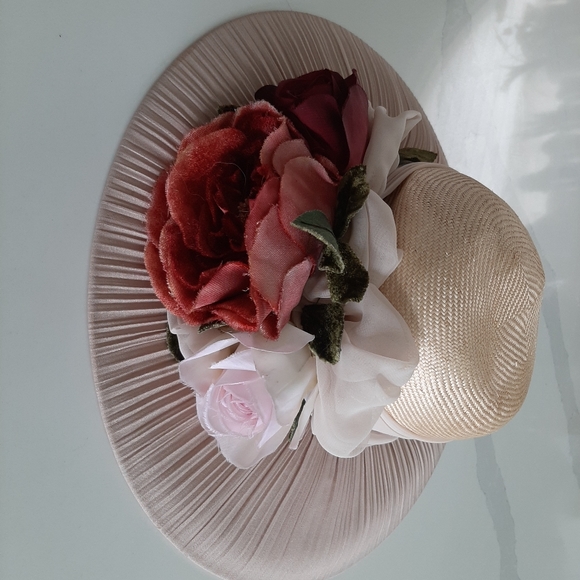Gorgeous Garden Party Hat - Picture 1 of 4